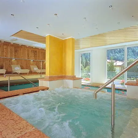 Ideal Hotell 4*