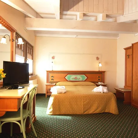 Ideal Hotell 4*