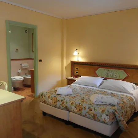Ideal Hotell 4*