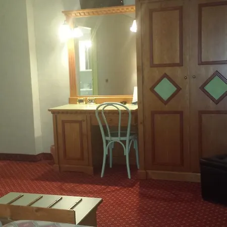 Ideal Hotell 4*