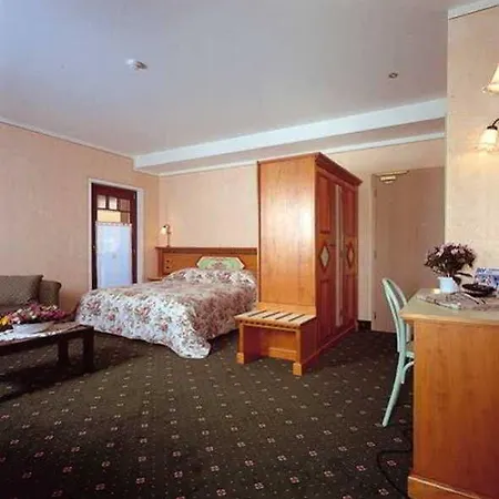 Ideal 4* Madonna